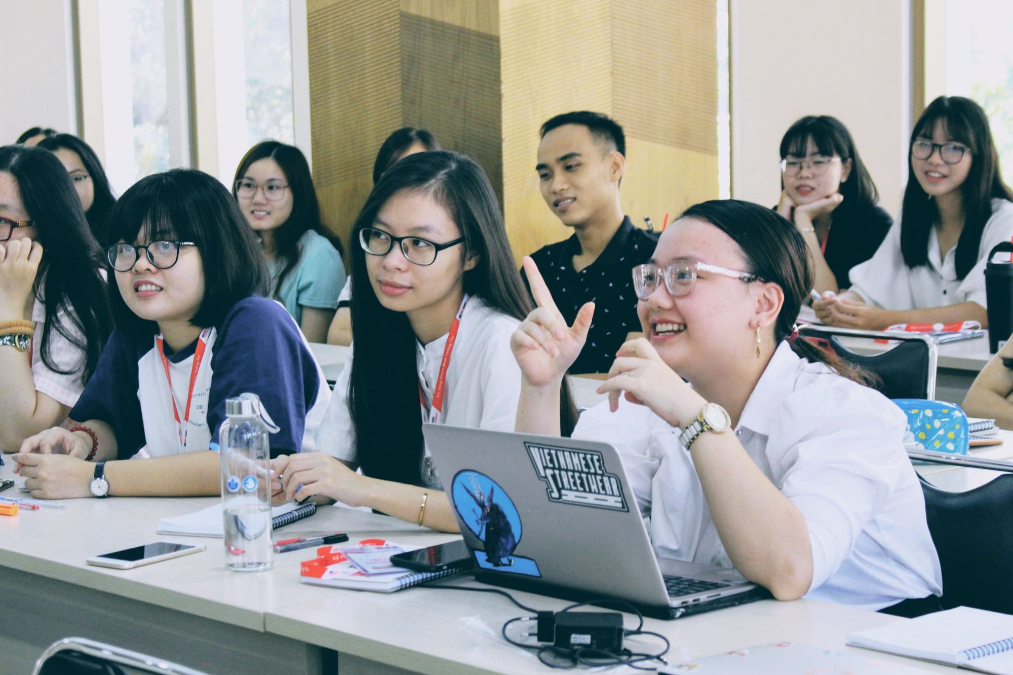Sinh viên đại học có cần đi học thêm hay không ?